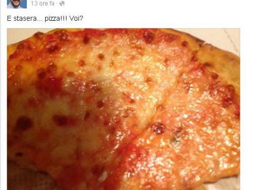 CLAMOROSO : pure la pizza minaccia querela a Salvini